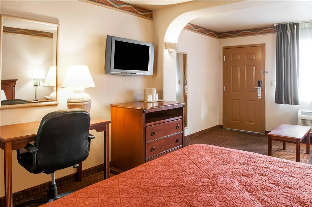 Quality Inn & Suites Las Cruces University Area - photo 8