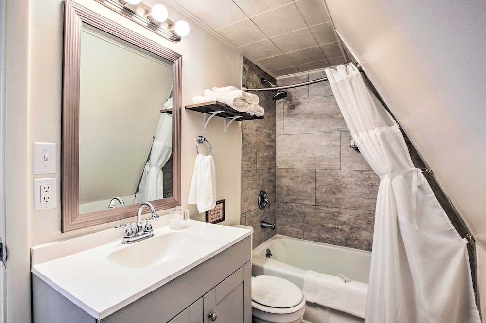 Charming Evanston A frame: Dog Friendly in Evanston, United States