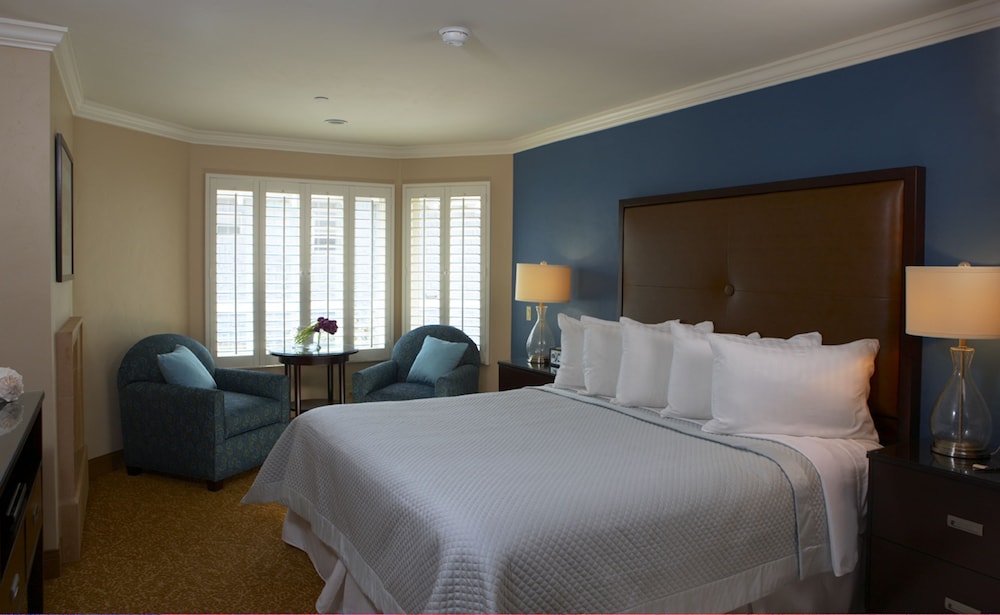 Blue Dolphin Inn - photo 6
