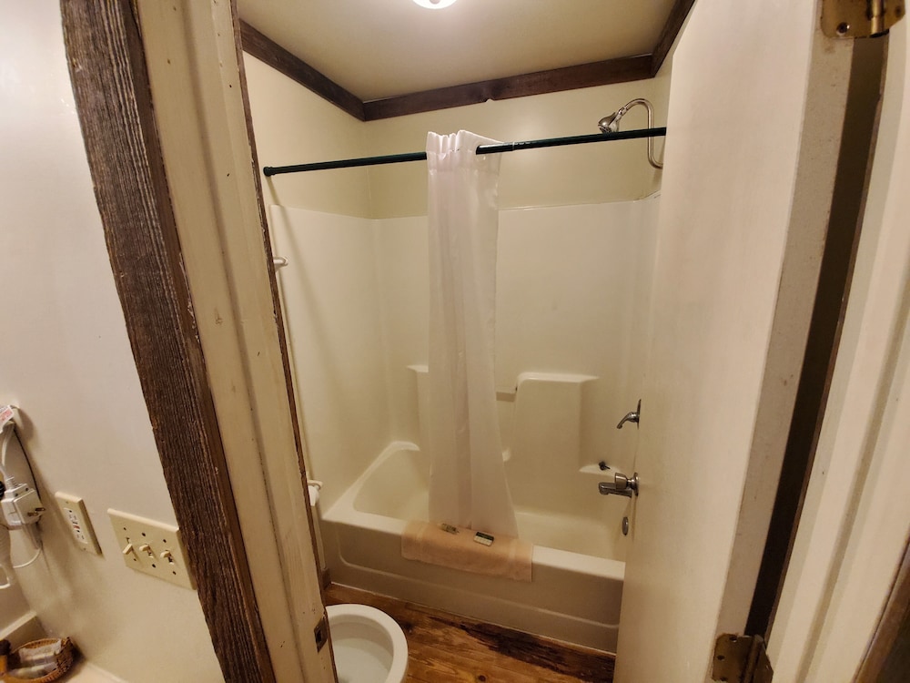 Jamesport Inn - photo 40