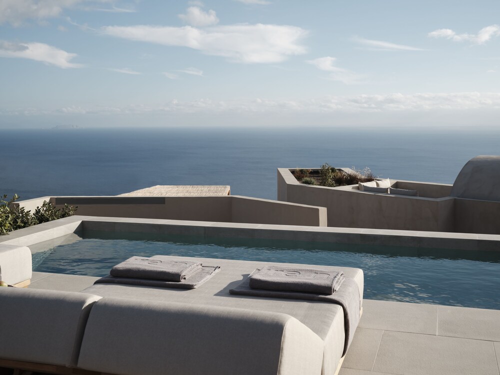 Epos Villas Santorini — 4-Star Luxury Hotel in Fira, Greece