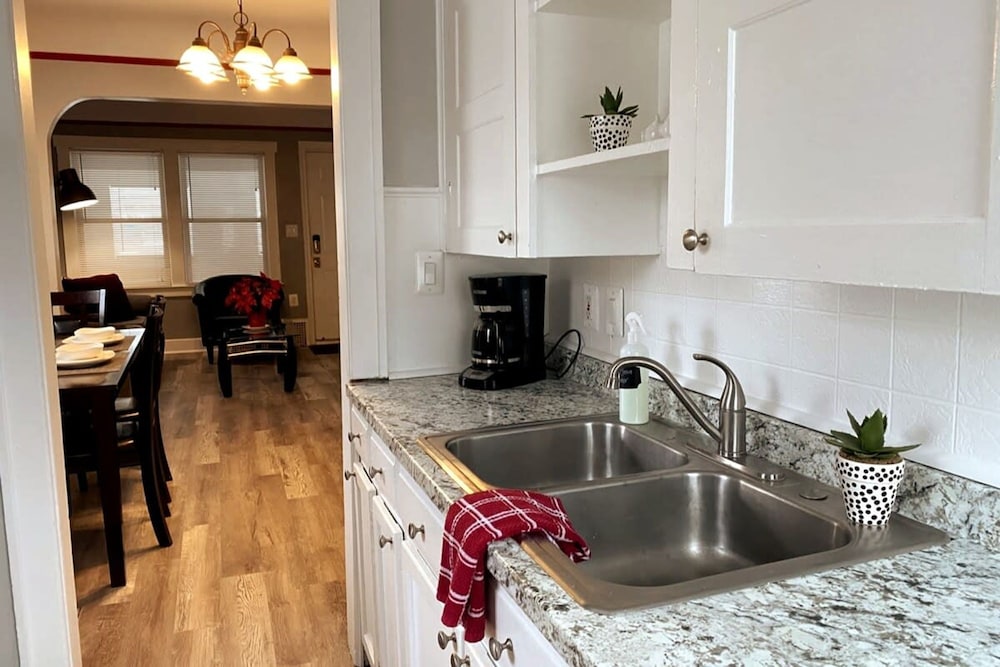 Automaniac Spot in the Heart of Pontiac 3 Beds 2 Baths - photo 18
