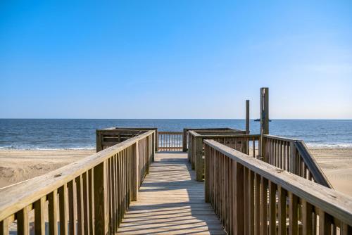 Front Row by Oak Island Accommodations - photo 10