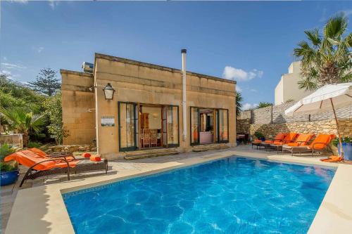 Cassetta Menzja Semi Detached Bungalow — 4-Star Luxury Hotel in Sannat, Malta
