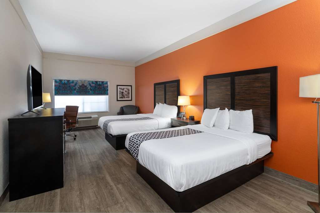 La Quinta Inn & Suites by Wyndham Prattville - photo 28