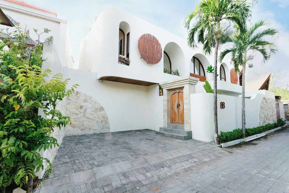 Luxury Noah Villa — 4-Star Luxury Hotel in Kuta, Indonesia