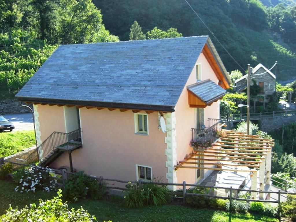Agriturismo Cantina Carrara — 4-Star Luxury Hotel in Gordola, Switzerland