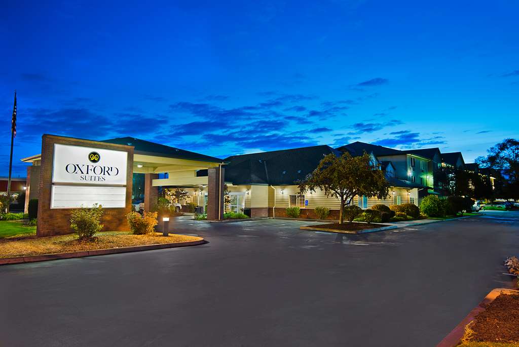 Oxford Suites Hermiston - photo 2