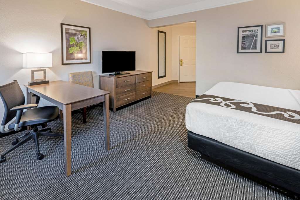 La Quinta Inn & Suites by Wyndham Orem University Pwy Provo - photo 41