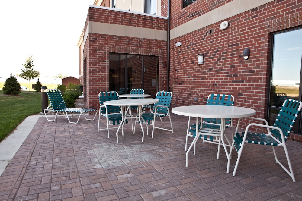 Holiday Inn Express Hotel & Suites Lansing Dimondale by IHG - photo 44