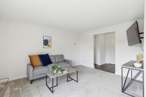 Midtown 3603 I Cozy & Comfy I Free Parking — 4-Star Luxury Hotel in Parma, United States