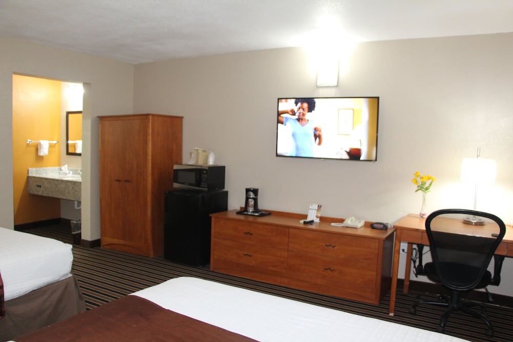 Westbridge Inn and Suites - photo 32