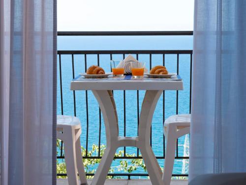 Kalimera Apartment — 4-Star Luxury Hotel in Santo Stefano Di Camastra, Italy