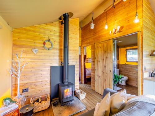 The Owls Hollow Uk45297