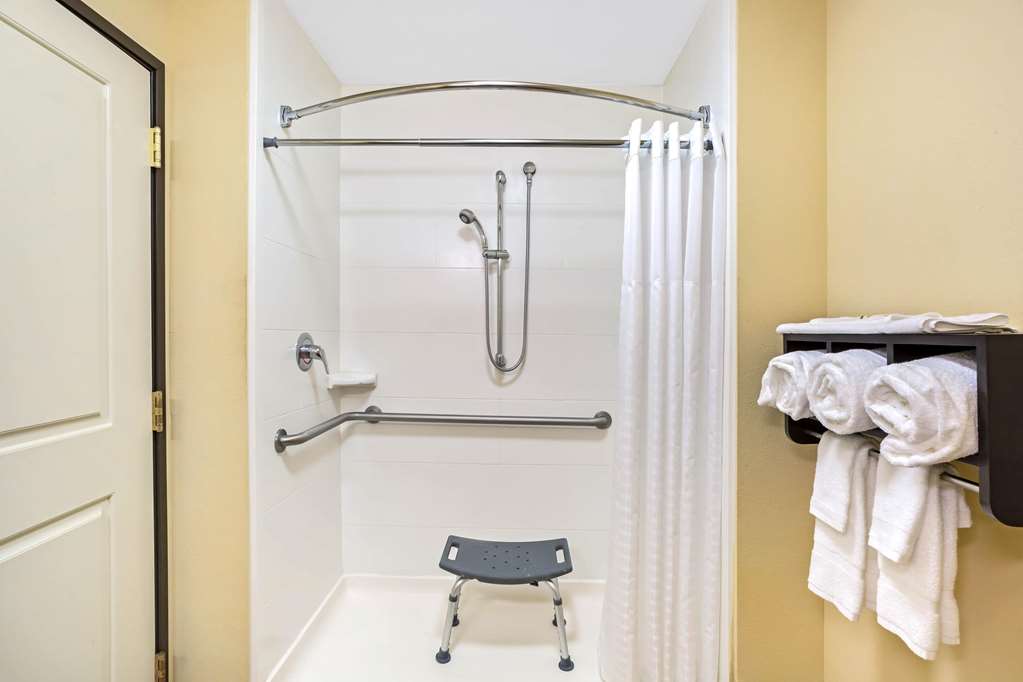 La Quinta Inn & Suites by Wyndham Pecos - photo 17