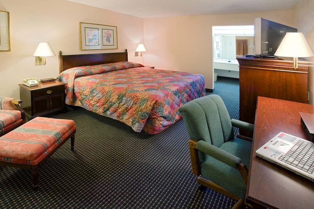 Americas Best Value Inn Laredo - photo 8