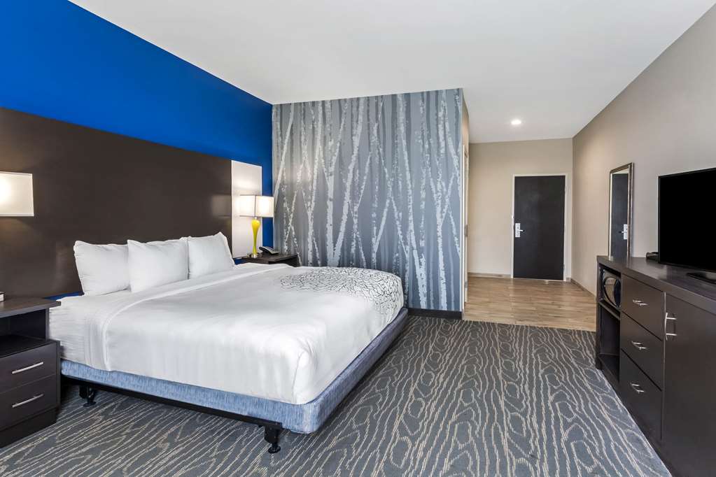 La Quinta Inn & Suites by Wyndham Odessa N. Sienna Tower - photo 23