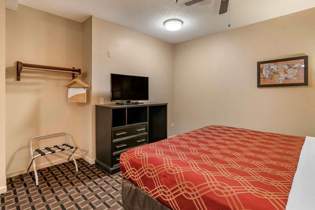 Econo Lodge Inn & Suites Granite City St. Louis - photo 18