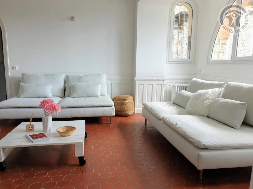 Gîte rénové de charme avec parc étang proche de Paris et Versailles FR 1 527 11 — hotel in Maurepas