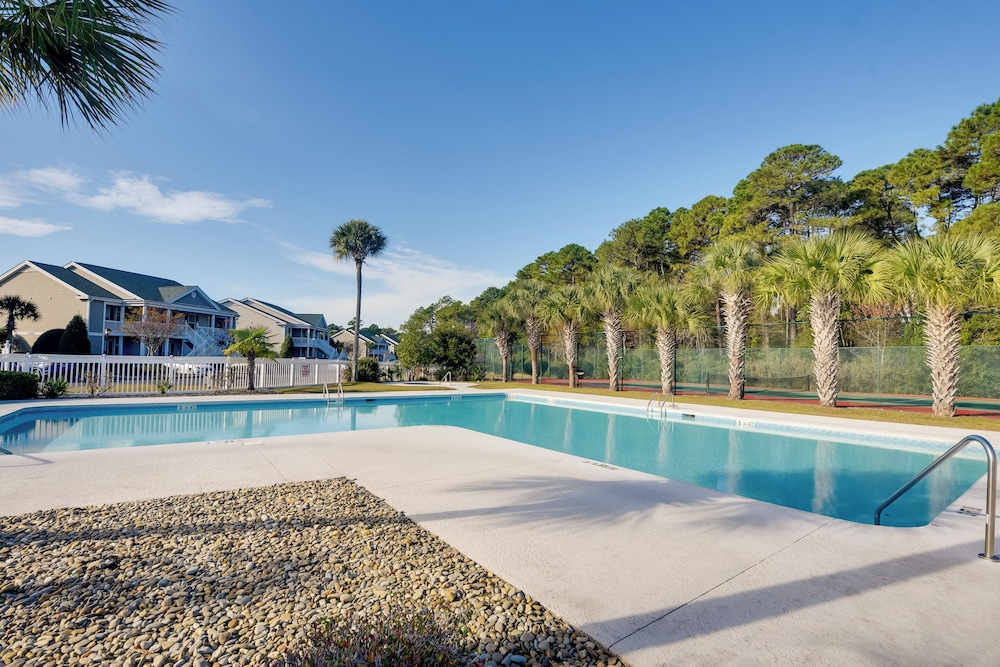 Pond Views & Community Perks: Sunset Beach Condo — 4-Star Luxury Hotel in Sunset Beach, United States