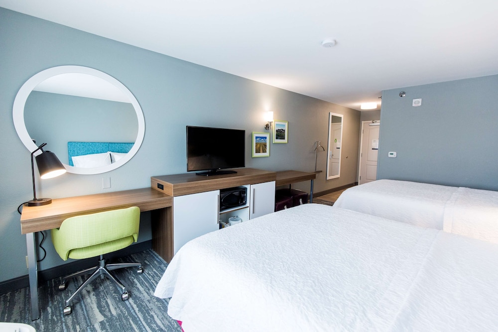 Hampton Inn Bismarck - photo 7