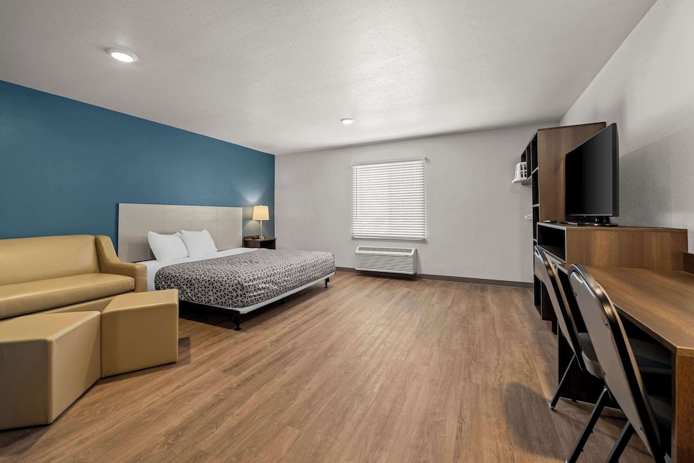 WoodSpring Suites Loves Park Rockford - photo 8
