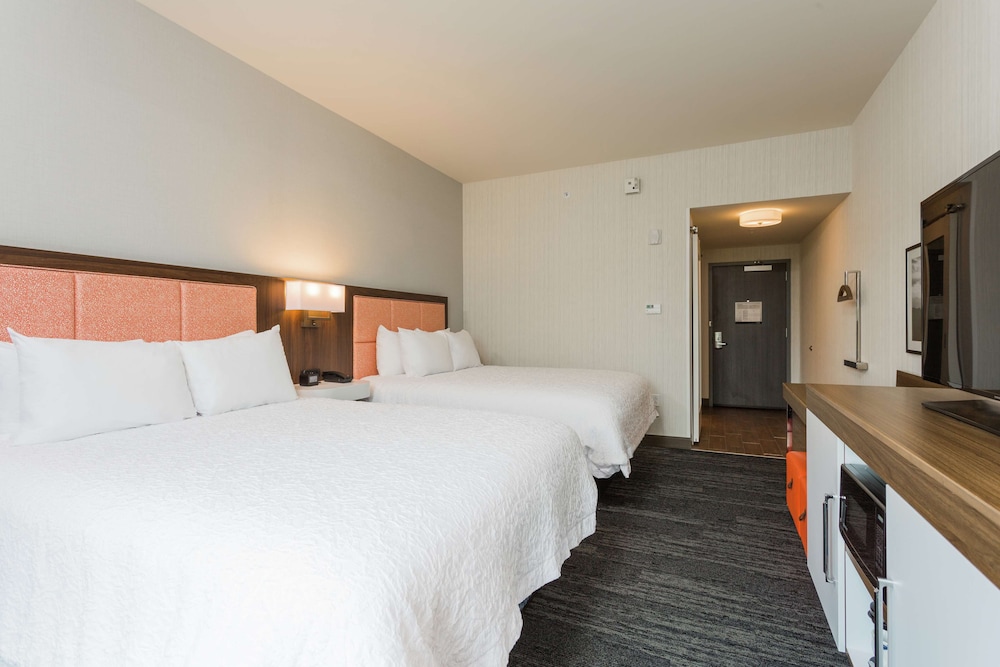 Hampton Inn Cumberland - photo 13