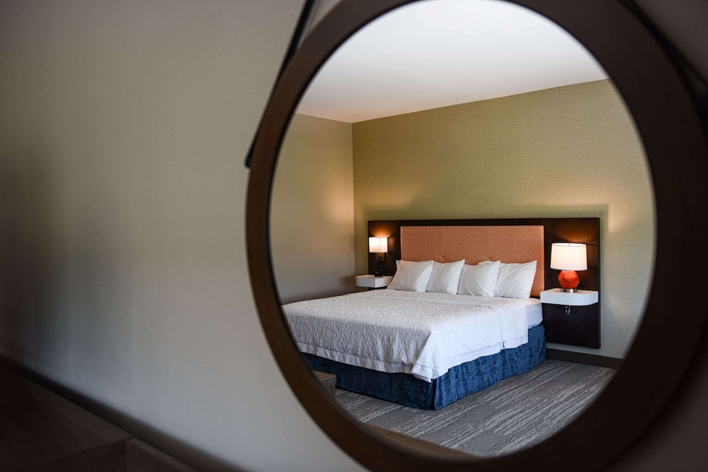 Hampton Inn & Suites Lenoir - photo 12