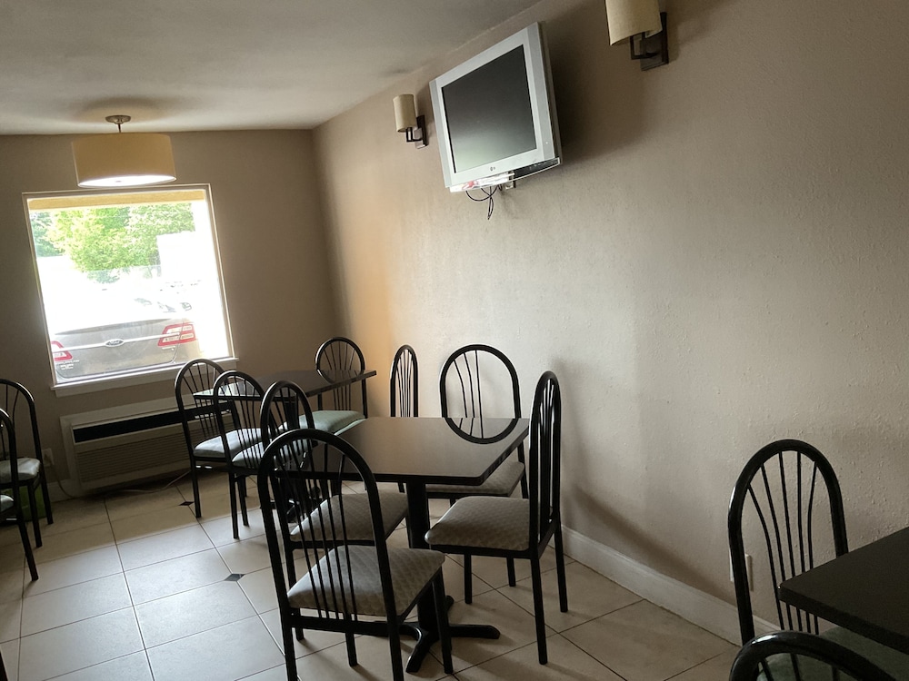 Super 8 by Wyndham Chattanooga East Ridge - photo 49