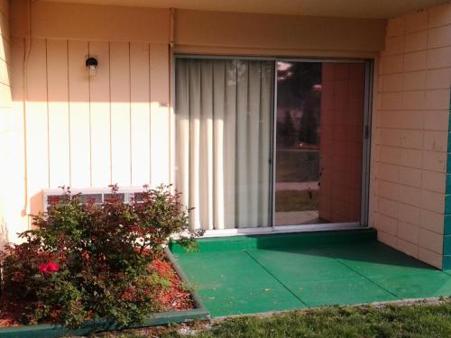 Budgetel Inn & Suites Hotel - photo 6