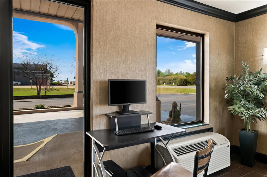 Quality Inn & Suites - photo 35