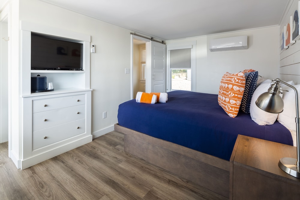 Breakwater Hotel - photo 5