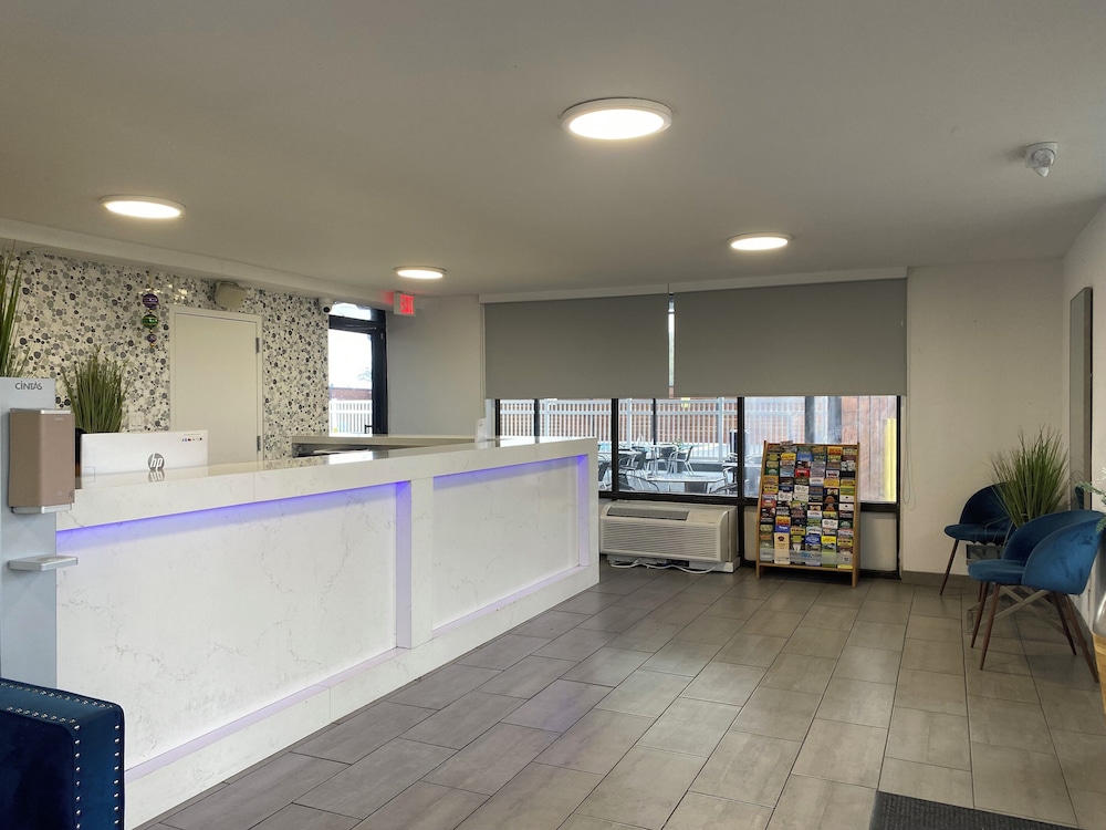 Hotel 10 Extended Stay - photo 3