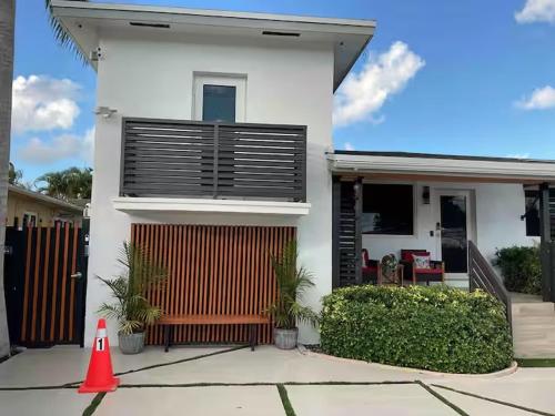 Luna y Sol Calle 8 — 4-Star Luxury Hotel in Miami, United States