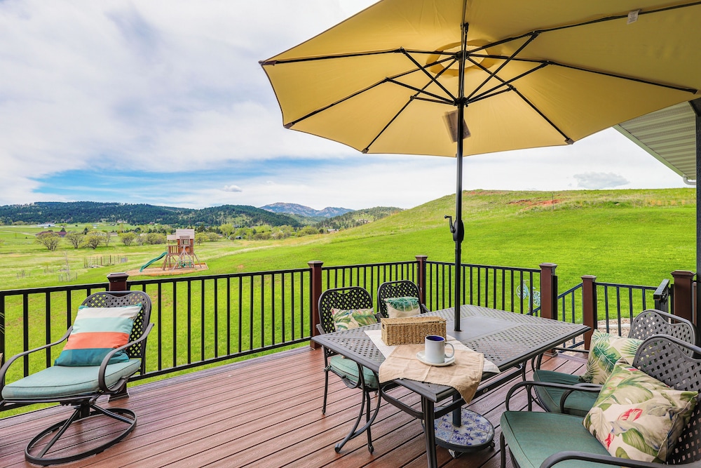 Spearfish Retreat w Fireplace Mountain Views — hotel in Spearfish