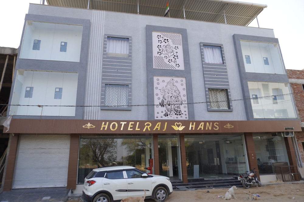 Hotel Rajhans in Sikar, India