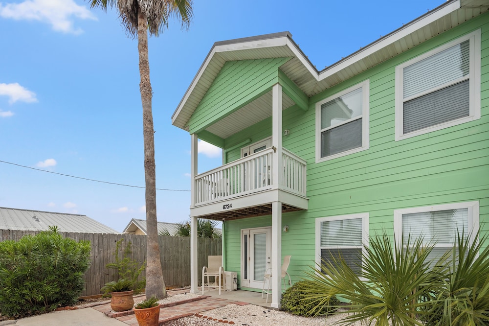 Sago by the Sea: 2 bed 2.5 bath Retreat Steps From the Beach Sleeps 7 - photo 47