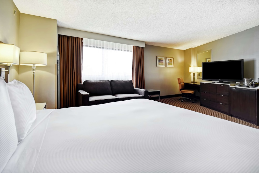 DoubleTree by Hilton Hotel Pleasanton at the Club - photo 12