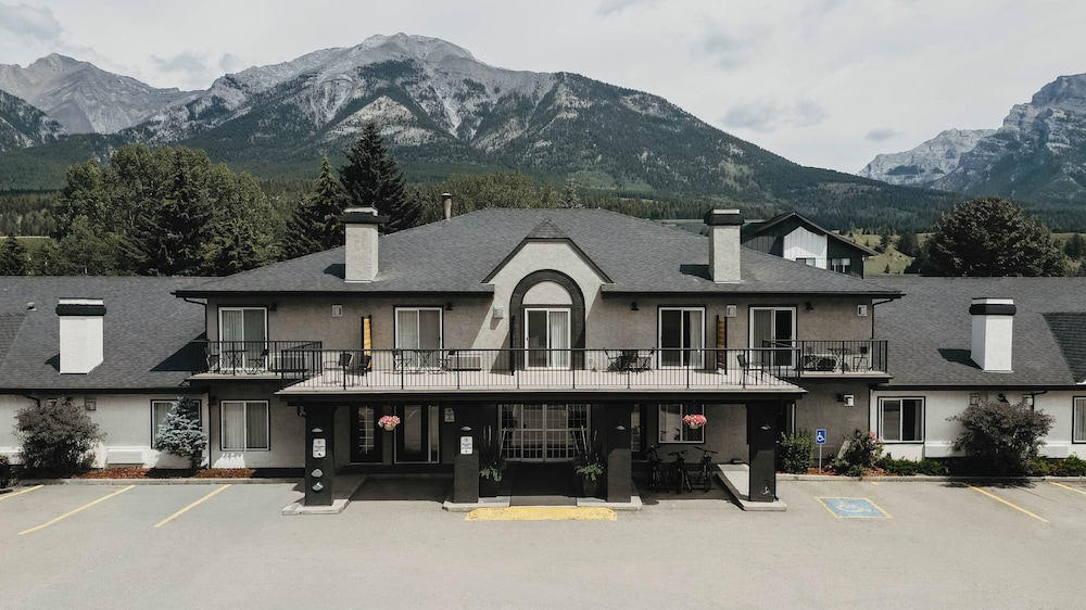 Northwinds Hotel Canmore in Canmore, Canada