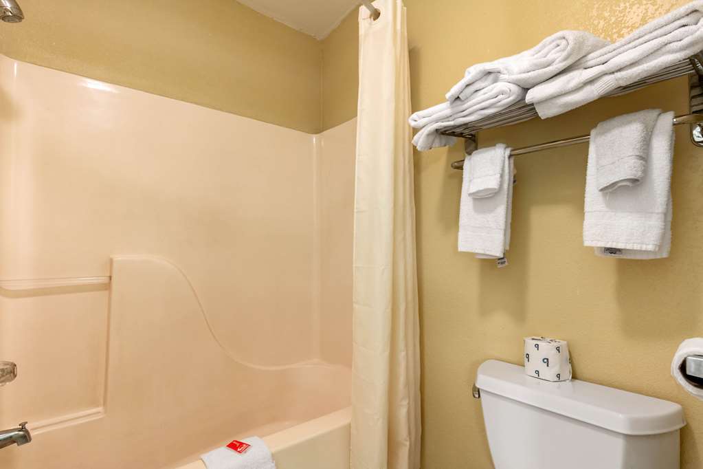 Econo Lodge Jonesboro - photo 23