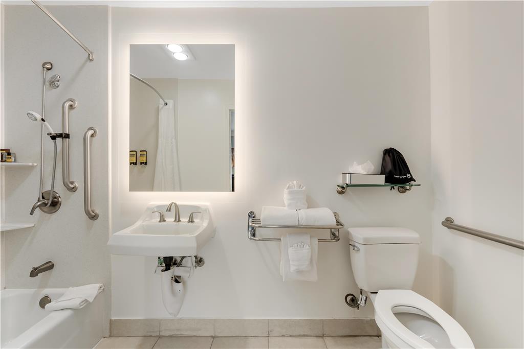 Best Western Plus LA Mid Town Hotel - photo 32