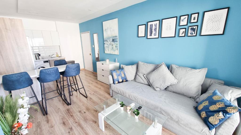 Modern Retreat: 2br Stylish Apt with Comfy Rooms Smart TV with 200MBPS Internet
