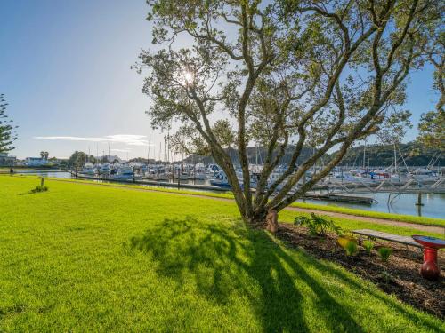 Marinaview Whitianga Holiday Apartment — 4-Star Luxury Hotel in Whitianga, New Zealand