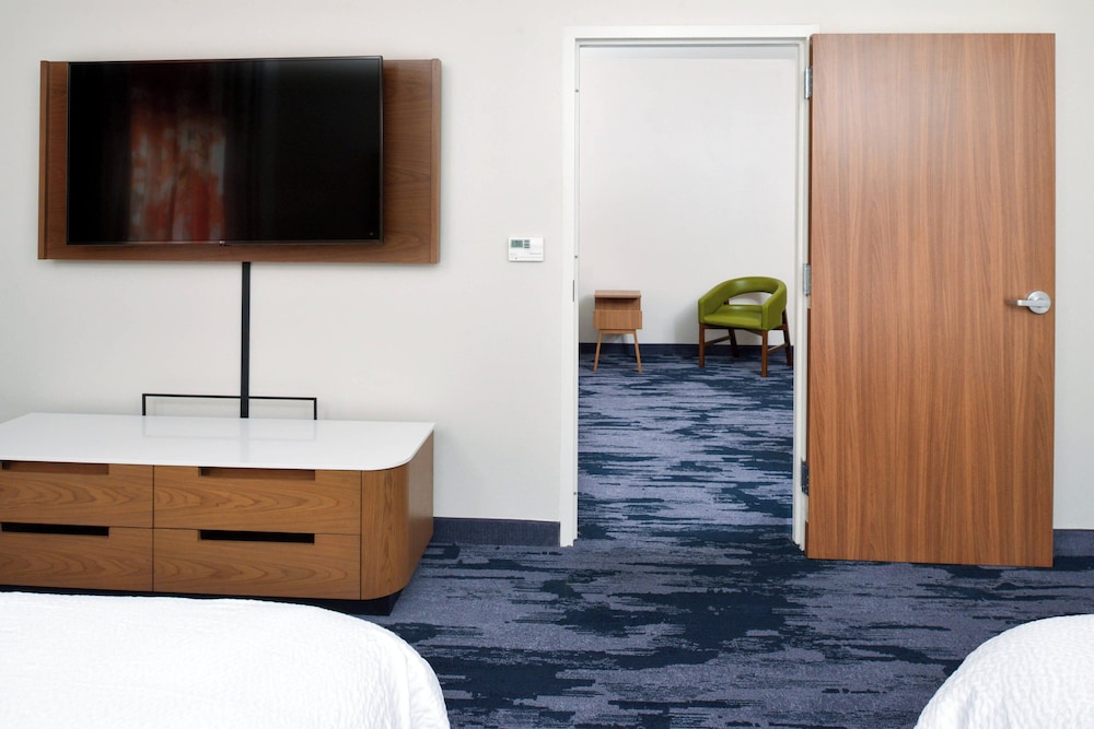 Fairfield Inn & Suites by Marriott Arlington Six Flags - photo 15