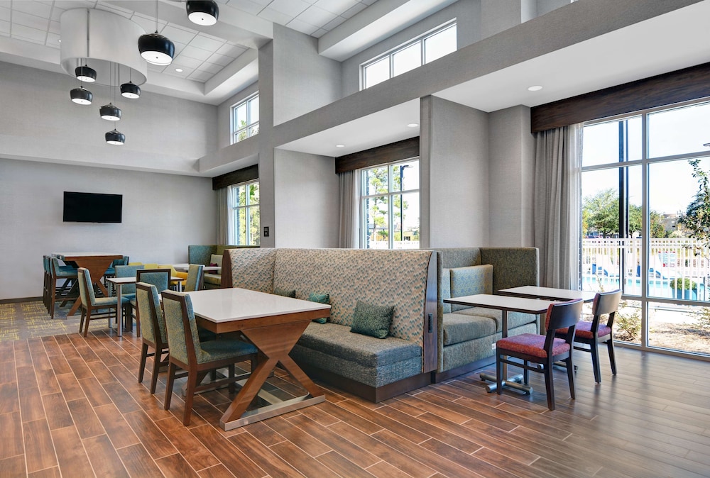 Hampton Inn & Suites MacClenny I 10 - photo 2