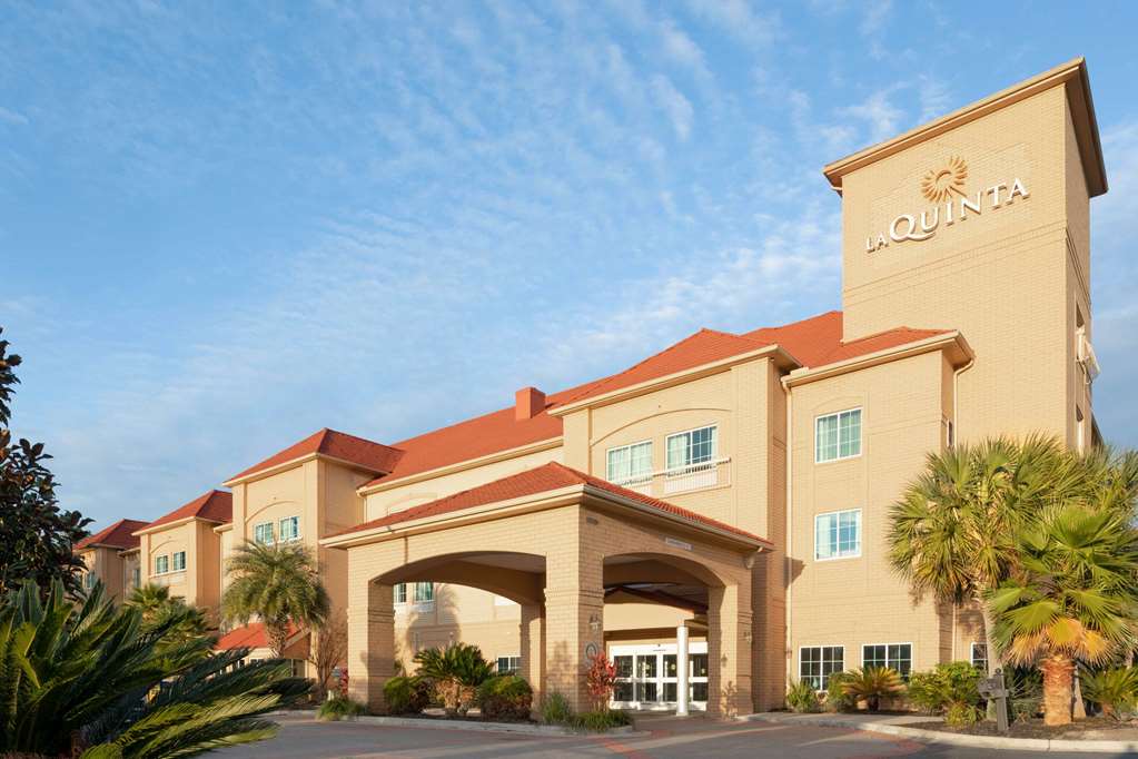 La Quinta Inn & Suites by Wyndham Hinesville Fort Stewart - featured photo