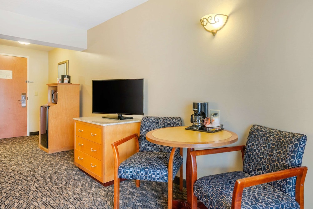 Clarion Inn Ormond Beach at Destination Daytona - photo 33