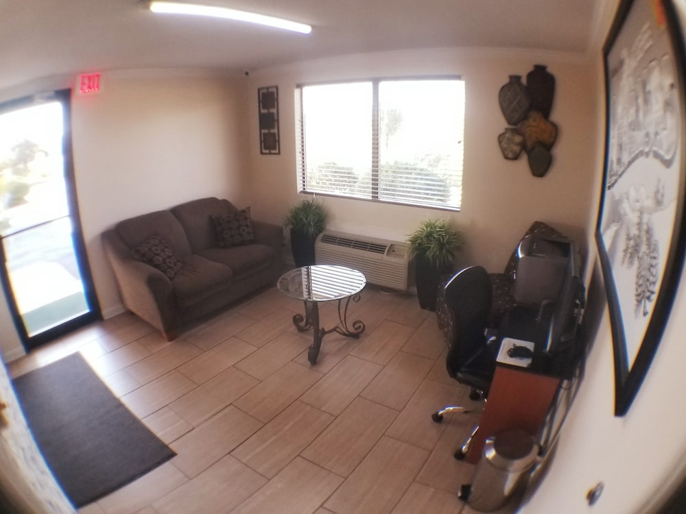 Super 8 by Wyndham McGehee - photo 4