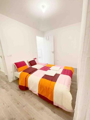 New : 20 8 6 4 Voyageurs — hotel in Bagneux
