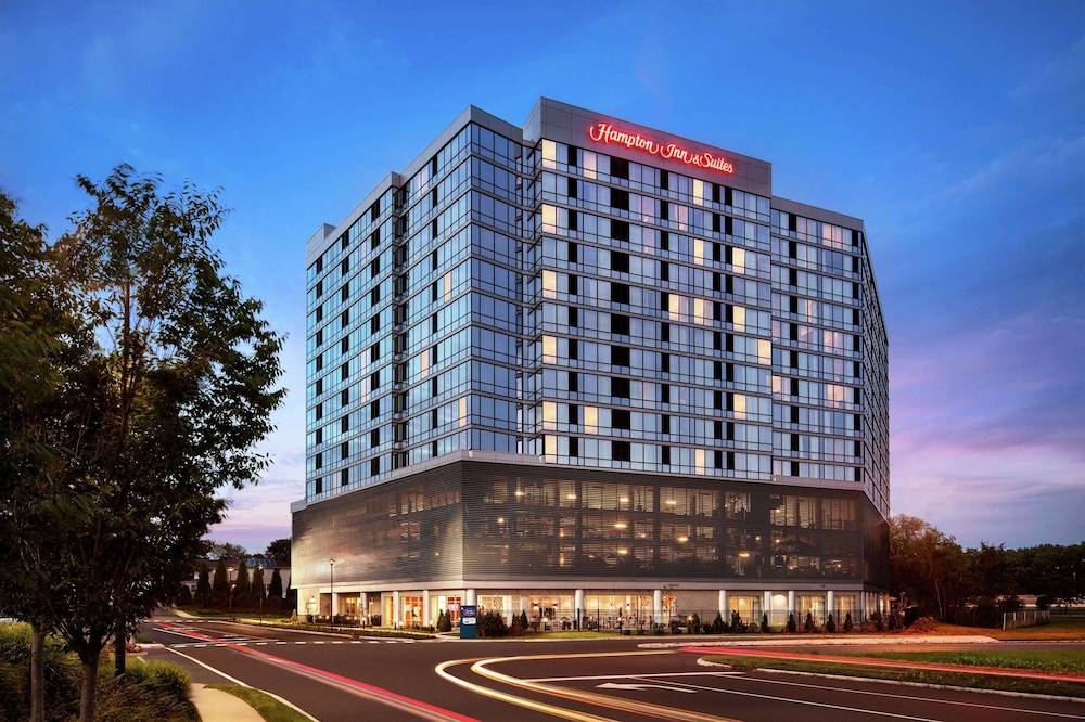 Hampton Inn & Suites Teaneck Glenpointe - photo 2